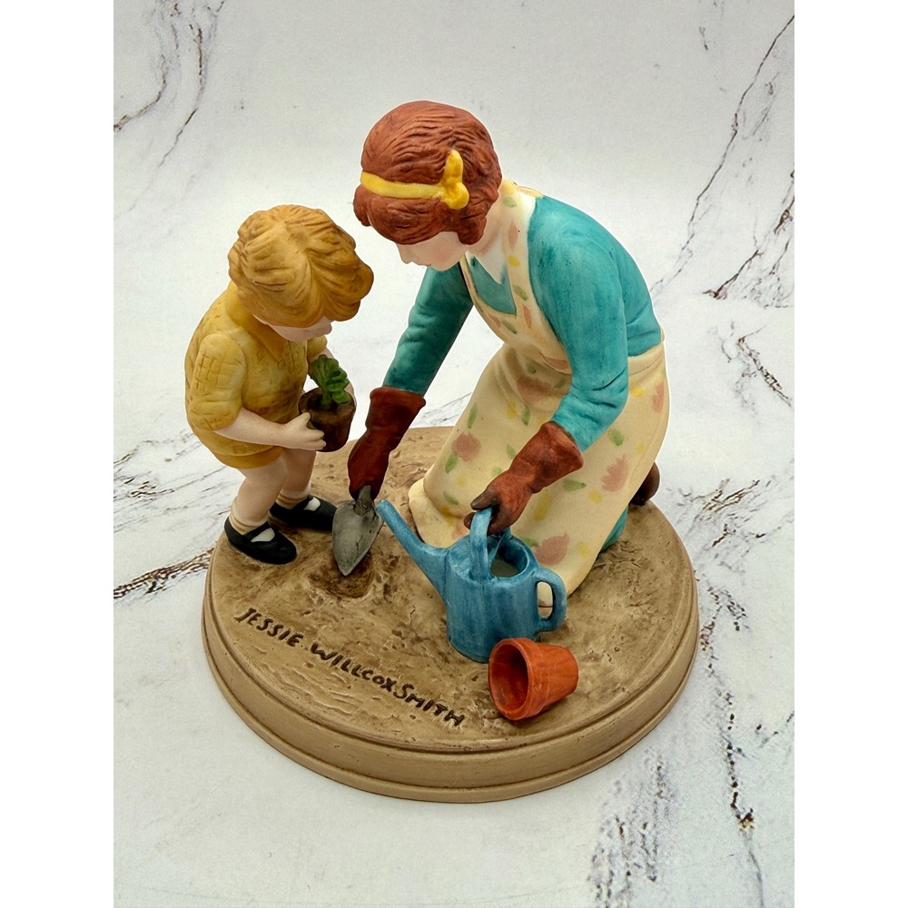 Avon Jessie Willcox Smith Helping Mom 1986 Holiday Figurine Porcelain Gardening